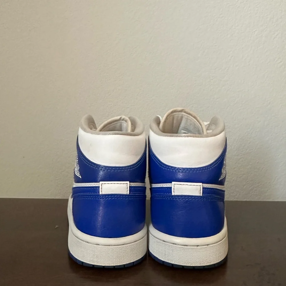 Nike Air Jordan 1‎ Mid BQ6472-104 2021 Women’s Size 7.5 Blue and White High-Tops